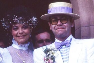 Elton John aime toujours son ex-femme Renate "Je ressens une grande culpabilité et je regrette ce que j'ai fait"