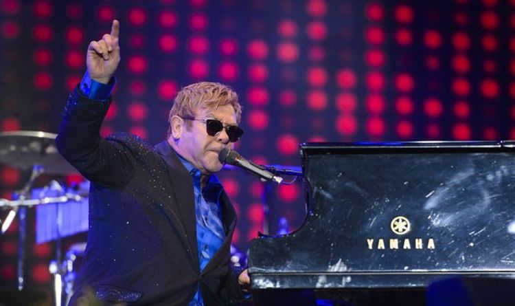 Elton révèle qu'il va subir une opération de la hanche après avoir annoncé un retard de tournée