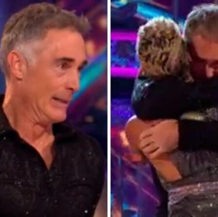 Greg Wise fond en larmes alors qu'il dédie Strictly Dance à sa sœur décédée
