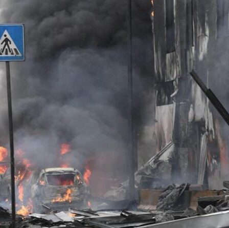 Huit morts alors qu'un avion frappe un immeuble de bureaux à Milan