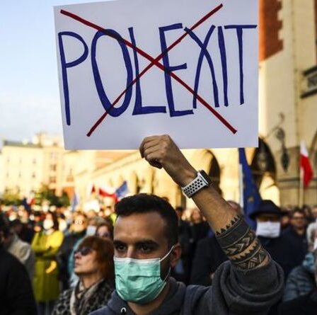 Insurrection de Varsovie: "C'est notre Europe" Les manifestations se poursuivent alors que Polexit craint de s'emparer du capital