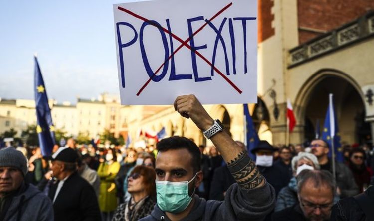 Insurrection de Varsovie: "C'est notre Europe" Les manifestations se poursuivent alors que Polexit craint de s'emparer du capital