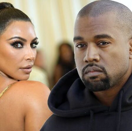 Kim Kardashian dit qu'elle est en train de divorcer de Kanye West en raison de sa "personnalité" dans une plaisanterie sauvage de SNL