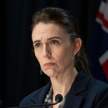 La Nouvelle-Zélande se dirige-t-elle vers la catastrophe du coronavirus?  Le placage d'Ardern commence à glisser