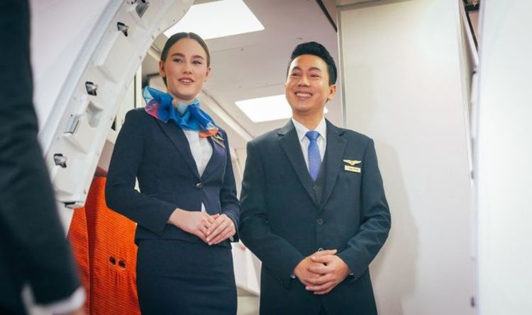 La compagnie aérienne présente un nouvel article d'uniforme dans un énorme changement pour les agents de bord - « les femmes ont changé »