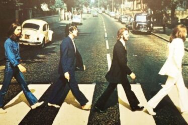 La couverture de l'album des Beatles Abbey Road : Quels sont les « indices » de la théorie du complot « Paul Is Dead » ?
