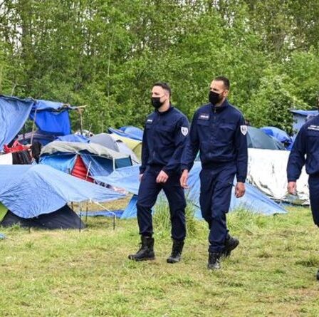 La police française tire des balles en caoutchouc "mortelles" sur des migrants qui tentent de traverser la Manche