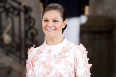 La princesse héritière de Suède célèbre le premier jour du mois de sensibilisation au cancer du sein