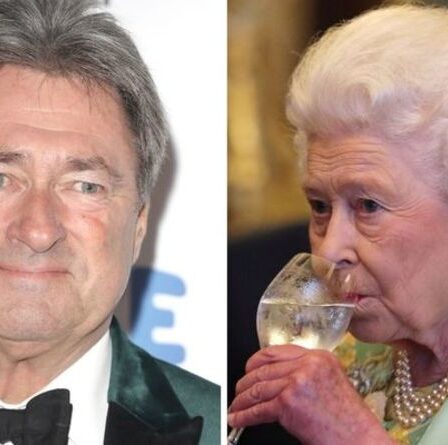 La reine a laissé Alan Titchmarsh le visage rouge avec une remarque effrontée: "J'ai de gros rochers"