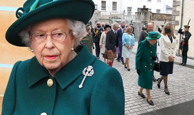 La reine aborde la «période d'essai» alors qu'elle ouvre Holyrood sans Philip dans un premier temps historique