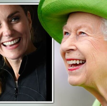 La reine est invitée à « remettre » le rôle royal à Kate alors que la duchesse éblouit : « Notre fille la tue !