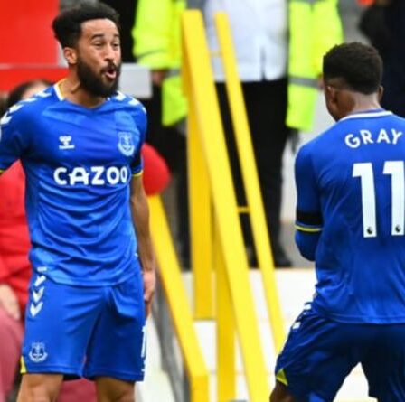 La star d'Everton, Andros Townsend, explique la célébration de Cristiano Ronaldo lors du tirage au sort de Man Utd