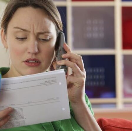 La taxe d'habitation pourrait monter en flèche de 500 £ dans une ponction en espèces exaspérante pour boucher un trou noir de 8 milliards de £