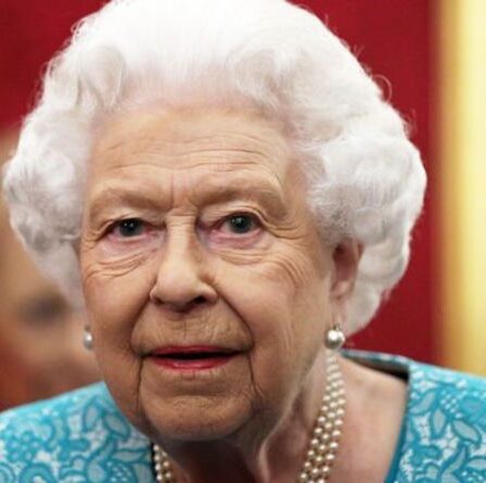 La visite de la reine à Glasgow est en jeu alors que les médecins «examinent clairement quelque chose»