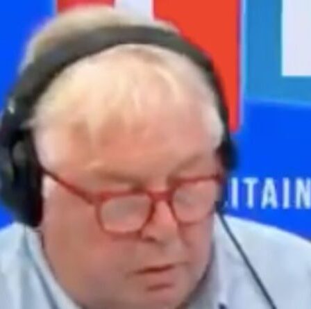 L'appelant de LBC s'effondre à la suite de la mort de sa femme au milieu des appels à des visites en face à face avec un médecin généraliste « Des ordures ! »