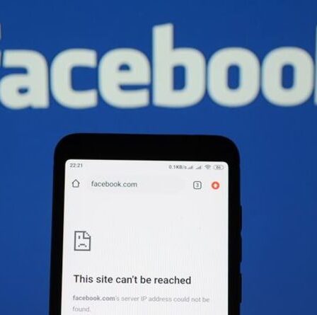 Le « lanceur d'alerte » de Facebook témoignera devant le Sénat américain après une panne internationale