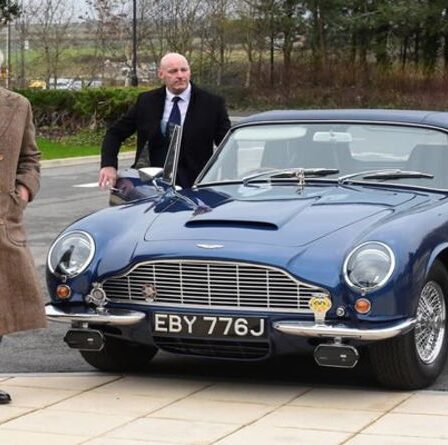 Le prince Charles fait l'éloge de son Aston Martin DB6 convertie - "fonctionne au vin et au fromage"