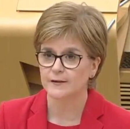 Le régime de l'esturgeon « en proie à des problèmes » alors que les Écossais s'en prennent aux passeports SNP Covid