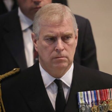 L'équipe du prince Andrew "pas surprise" Scotland Yard a abandonné l'enquête sur une plainte pour abus sexuel