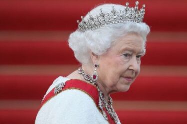 Les craintes d'abdication de la reine sont démantelées car le monarque ne démissionnera pas: "Elle est ointe!"