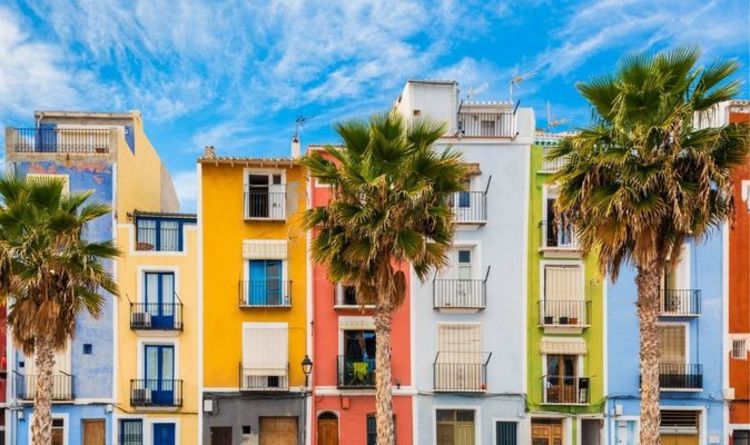 Les expatriés britanniques se précipitent pour acheter une propriété en Espagne « Nous travaillons à domicile – à IBIZA »