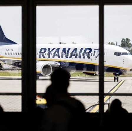 Les passagers de Ryanair qui ont reçu des remboursements de Covid interdits de vol – «absolument scandaleux»