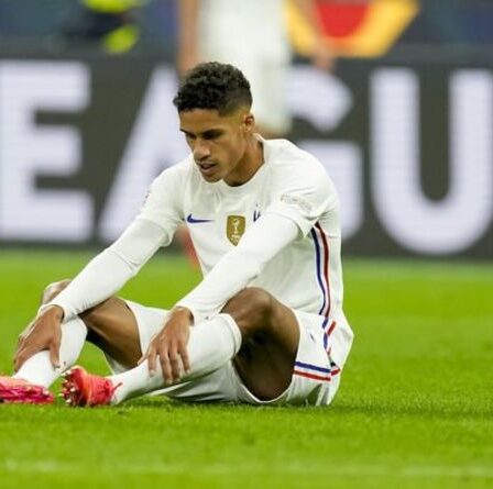 Man Utd fait face au revers de Raphael Varane alors qu'un expert prédit qu'une intervention chirurgicale est possible