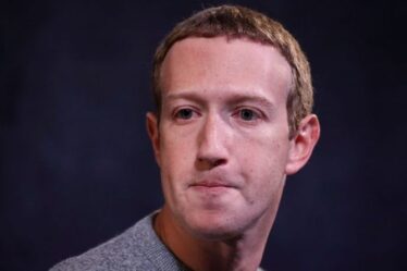 Mark Zuckerberg SILENT alors que Facebook, WhatsApp et Instagram tombent tous en panne