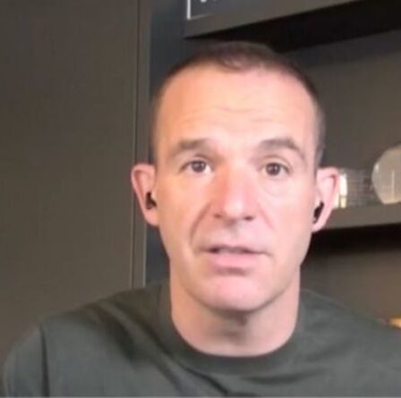 Martin Lewis dit que les parents pourraient passer à côté de « des dizaines de milliers de livres », n'est-ce pas ?