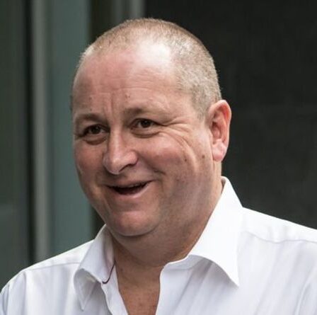 Mike Ashley évalue la prise de contrôle du comté de Derby quelques jours après la fin du cauchemar de Newcastle