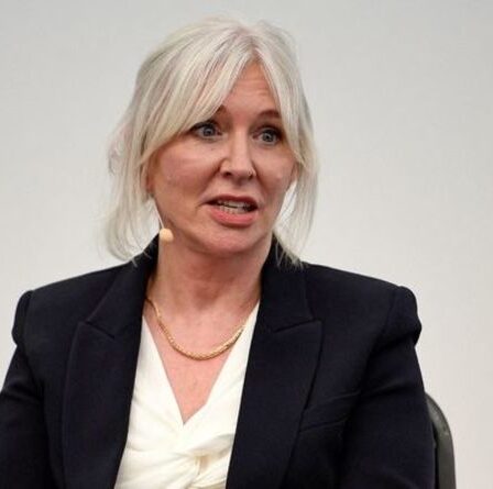 Nadine Dorries dit qu'elle "ne sait pas" si la BBC existera dans dix ans