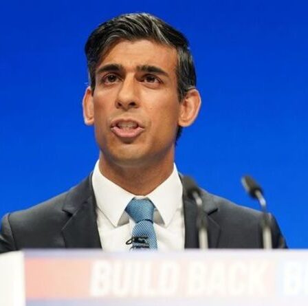 Pourquoi Rishi Sunak pourrait faire face à la réaction du public britannique concernant la nouvelle limite de paiement sans contact