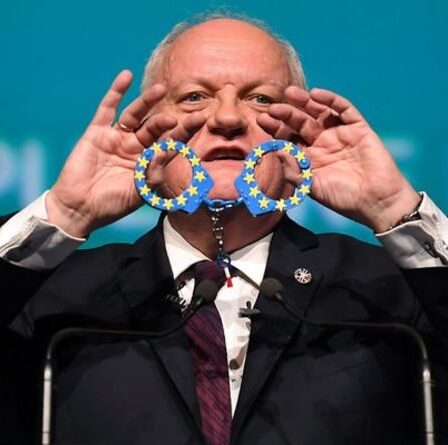 Pourquoi nous sommes partis !  Un homme politique français se retourne contre l'UE alors qu'il salue le Brexit pour avoir mis fin à l'enfer de l'austérité au Royaume-Uni