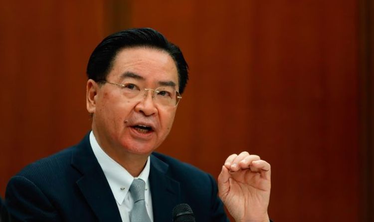 'Prêt pour la guerre!'  Le ministre taïwanais prévient que son pays se défendra de la Chine