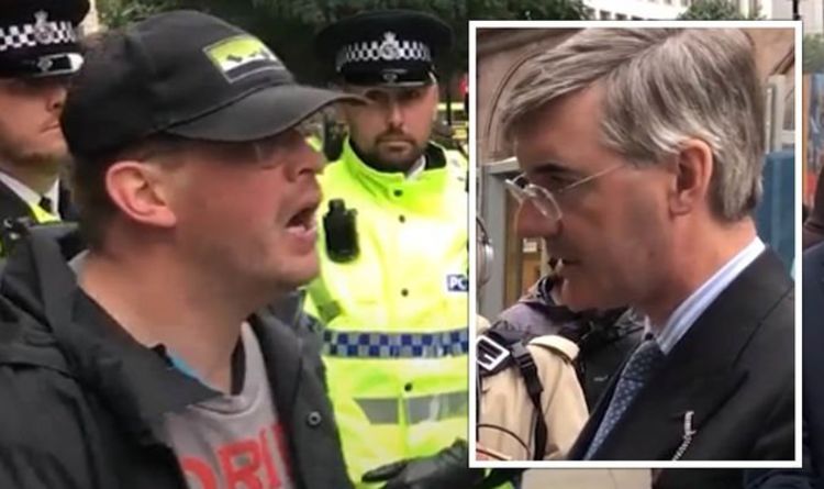 Rees-Mogg stupéfait alors qu'un militant en colère le qualifie de "honteux" lors d'un affrontement devant la conférence des conservateurs