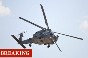 Sauvetage en mer des Philippines : trois blessés après que l'hélicoptère MH-60R Seahawk a été abandonné dans l'océan