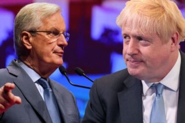Sérieusement?!  Maintenant, Barnier appelle l'UE à déchirer l'accord sur le Brexit qu'il a rédigé