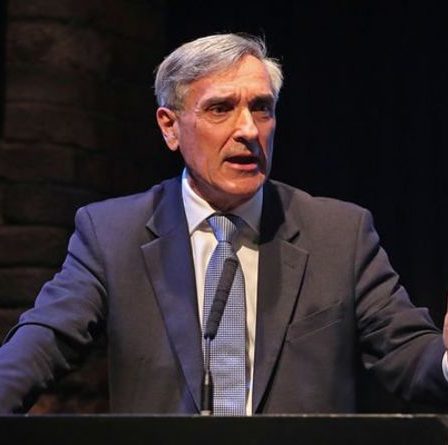 Sir John exhorte le gouvernement à intensifier les plans d'indépendance énergétique