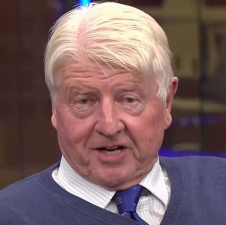 Stanley Johnson dénonce la répression de la rébellion Extinction à la Fashion Week de Paris