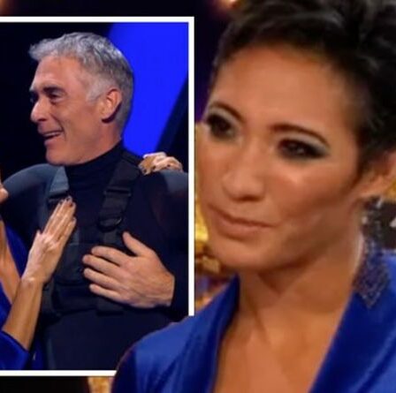Strictly Come Dancing: Karen Hauer s'excuse après avoir frappé Greg Wise