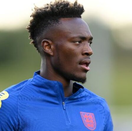 Tammy Abraham devient le premier joueur anglais à confirmer qu'il a eu un coup de Covid comme «cinq refus»