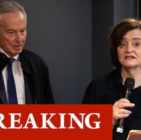 Tony et Cherie Blair ont économisé 312 000 £ d'impôts en utilisant une société offshore - Pandora papers