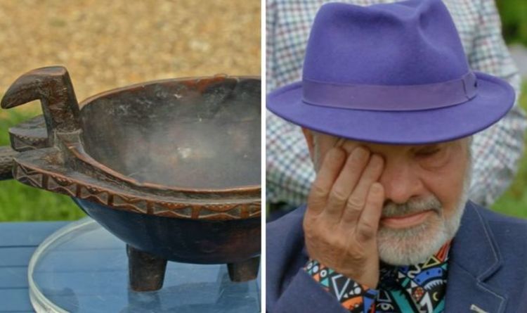 Un invité du Roadshow d'Antiquités s'effondre en larmes alors que la vraie valeur d'un plat du 19ème siècle est exposée