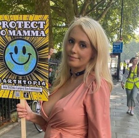 Un manifestant de Topless Extinction Rebellion jure une grève de la faim - "Je suis prêt à mourir pour ça"