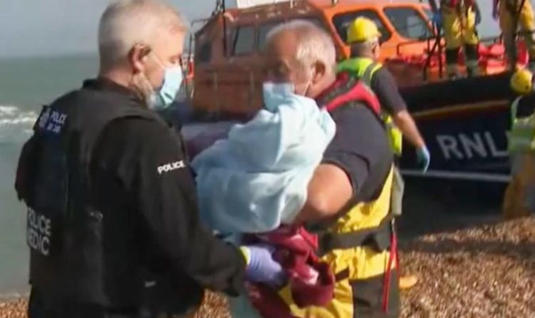 Un nouveau-né secouru par la RNLI après neuf heures de voyage alors que les autorités françaises ignorent le bateau
