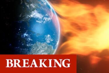 Une éruption solaire FRAPPE la Terre: des aurores boréales visibles à travers le monde alors que la tempête «se construit»