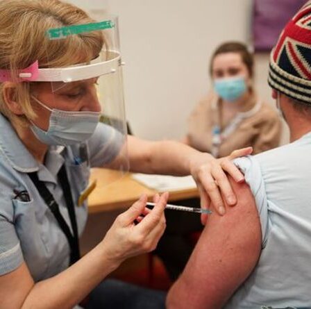 Une percée du vaccin Covid alors qu'une étude révèle un «fort déclin» seulement 6 mois après le jab