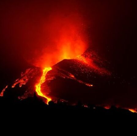 Volcan La Palma EN DIRECT : les vacances à Tenerife menacées par des rochers de la taille d'un immeuble de 3 étages