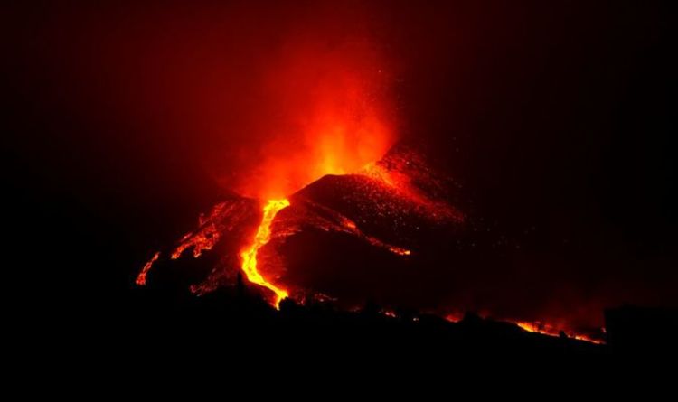 Volcan La Palma EN DIRECT : les vacances à Tenerife menacées par des rochers de la taille d'un immeuble de 3 étages