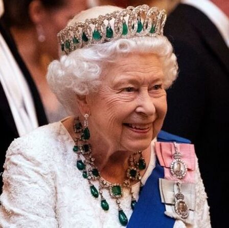 « Vous travaillerez sur le terrain ! »  La reine Elizabeth II embauche du palais de Buckingham au château de Windsor